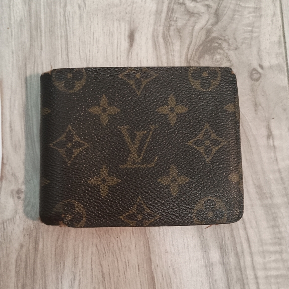 Louis Vuitton Monogram Canvas Wallet - Picture 1 of 14